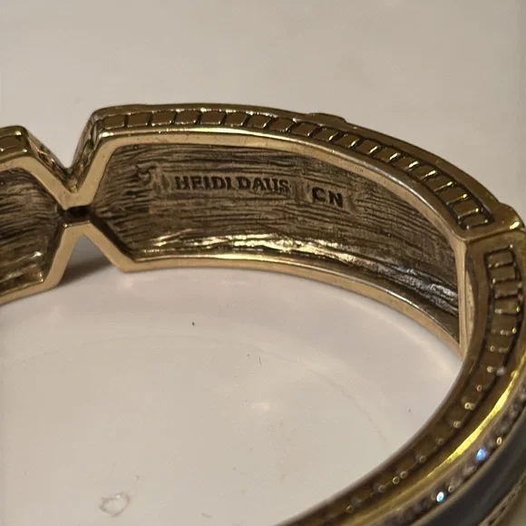 Heidi Daus Bangle Hinged Clamper Bracelet  Crystal & Black Enamel over Gold - Picture 5 of 9